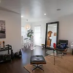 Charming Duplex Home In Sherman Oaks