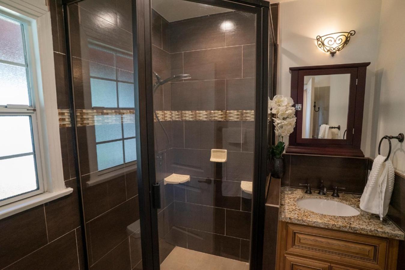 Charming Duplex In Sherman Oaks Los Angeles