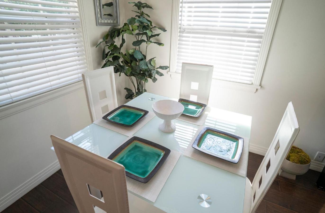 Charming Duplex In Sherman Oaks
